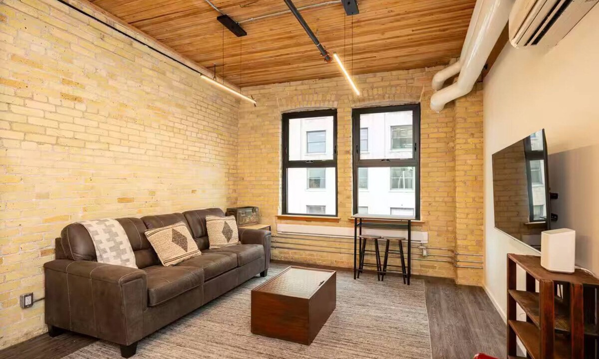 Exchange District Condo | Bright Exchange District Loft | 1 Bed | 1 Bath |