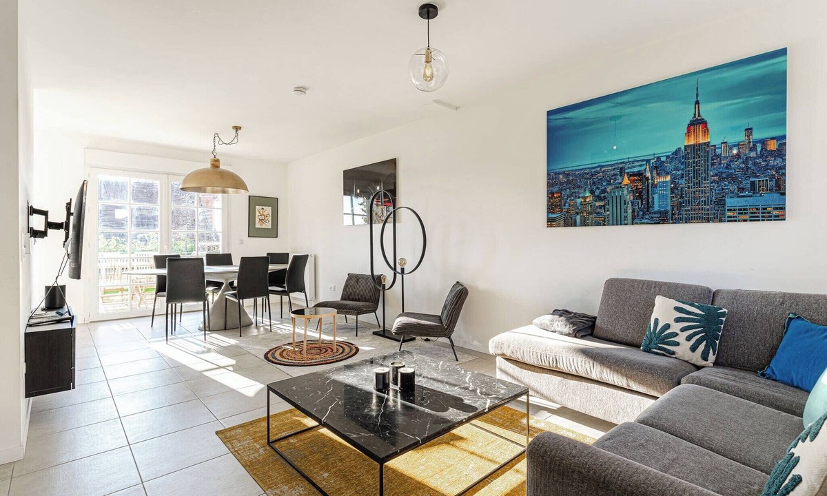Saint-Arnoult Apartment | Bright family home near Deauville
