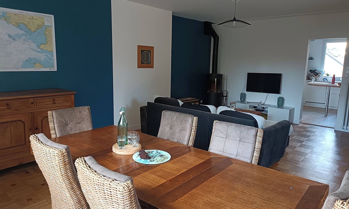 Saint-Marc-sur-Mer House | Bright family home 200m from Trébezy beach and GR30, sleeps 8