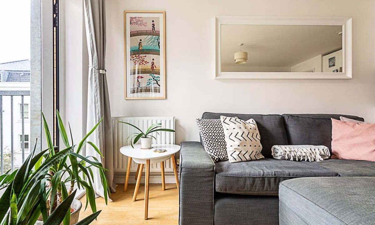 Whitechapel Apartment | Bright Flat in Historic Whitechapel