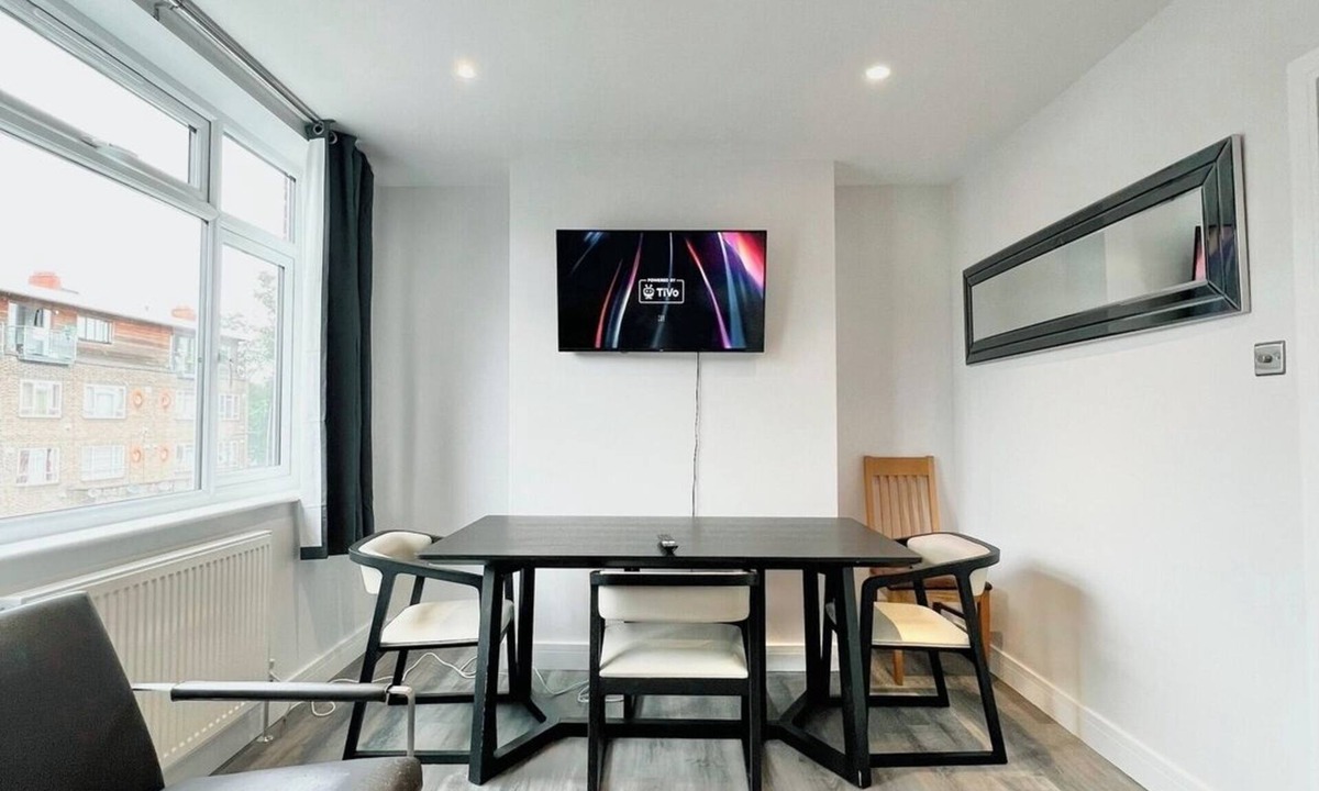 Dudden Hill Apartment | Bright Flat near Neasden Station