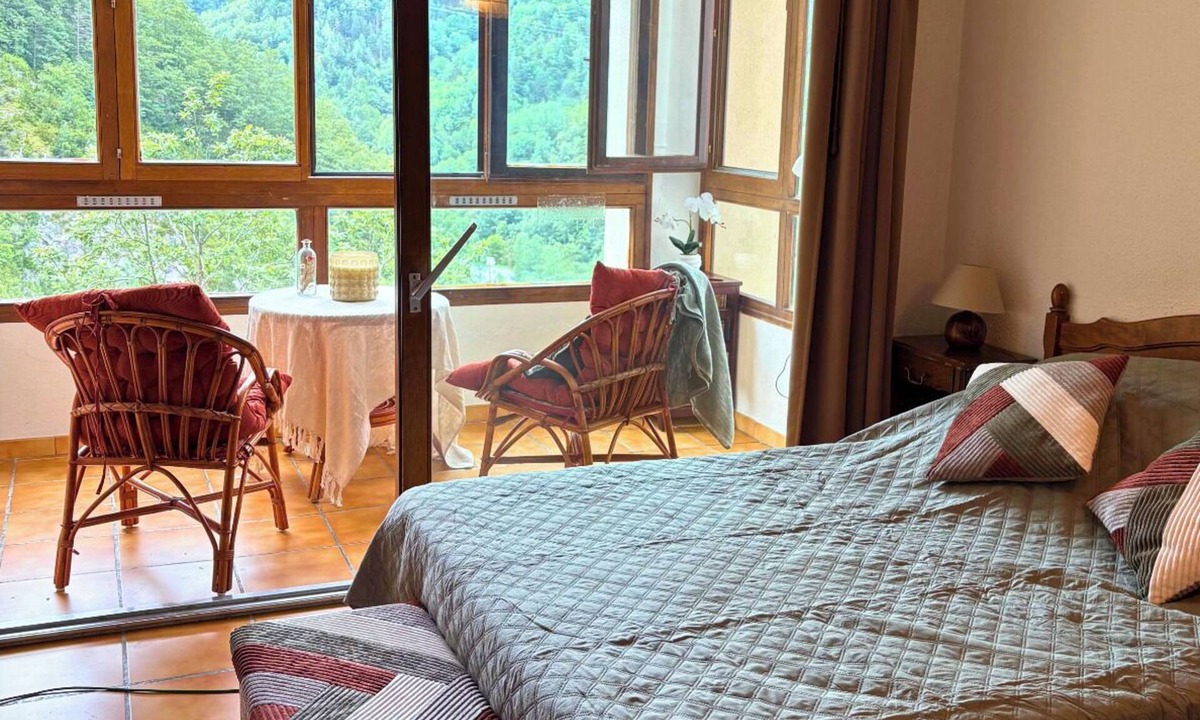 Les Bains de la Preste Condo | Bright studio with patio and mountain views