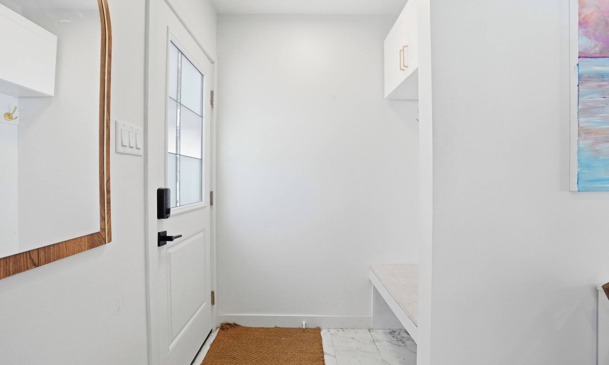Saskatoon House | Bright & Fully Renovated Retreat