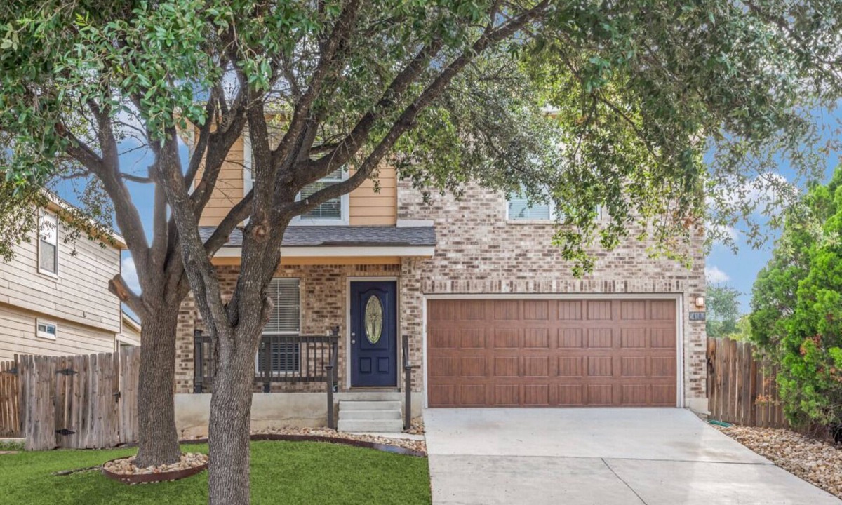 Southside House | Bright, fun, and welcoming home near Lackland and Seaworld