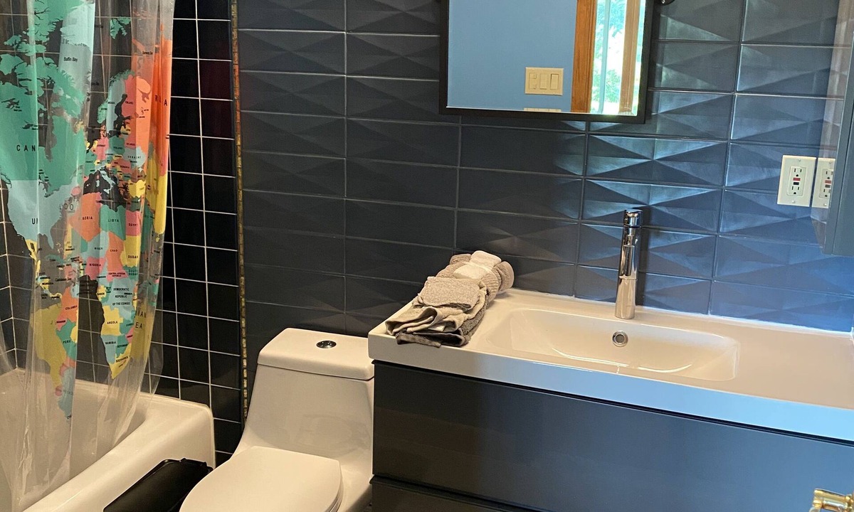 Jeffersonville House | Bright, fun, feature-filled Catskills getaway