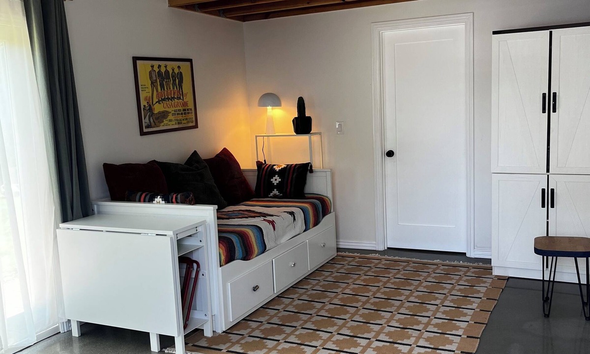 Leimert Park Apartment | Bright furnished studio near USC