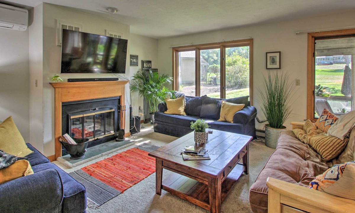 Gilford Apartment | Bright Getaway - Lake Access ~ 7 Miles to Gunstock