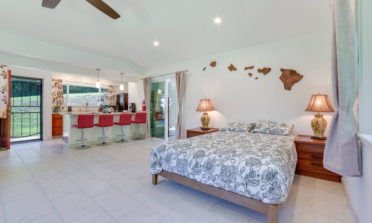 Pauwela Apartment | Bright Haiku Studio: Patio + Rainforest View