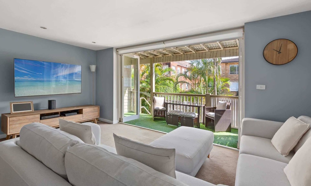 Double Bay Apartment | Bright Home Steps from Double Bay Beach