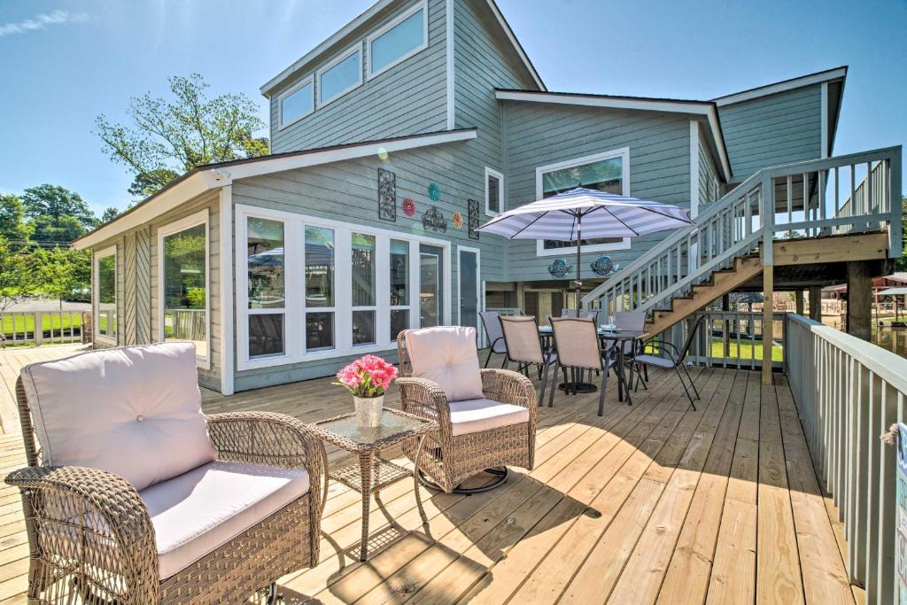 Willis House | Bright Home w/Dock on Lake Conroe!