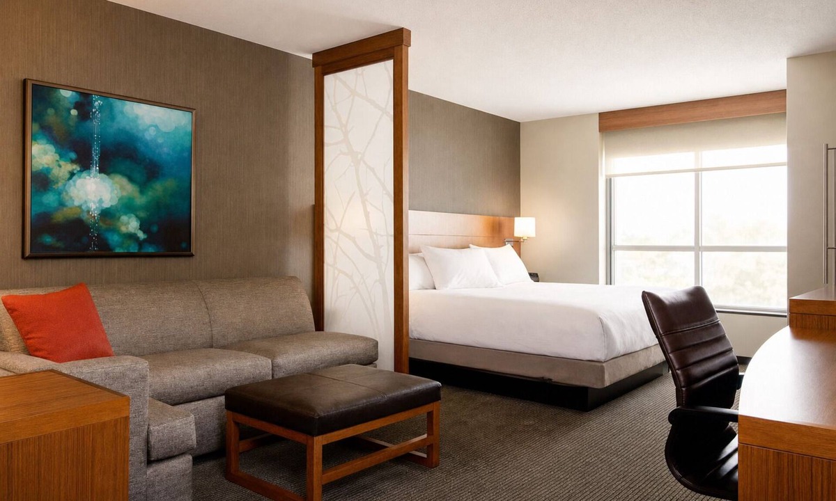 South Side Hotel | Bright Hotel Suites w/Breakfast Near Aquarium & Downtown Corpus Christi
