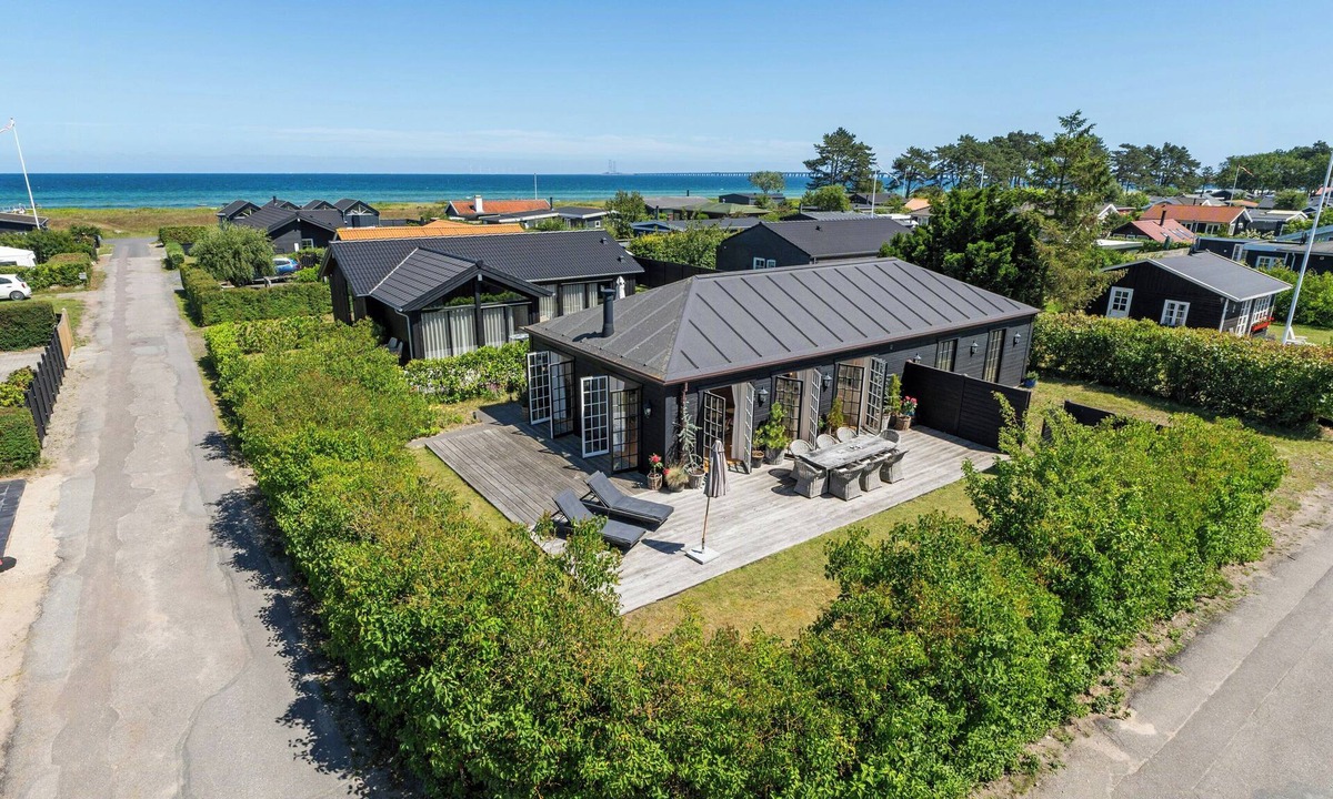 Nyborg House | Bright house by the beach with sea view in Nyborg