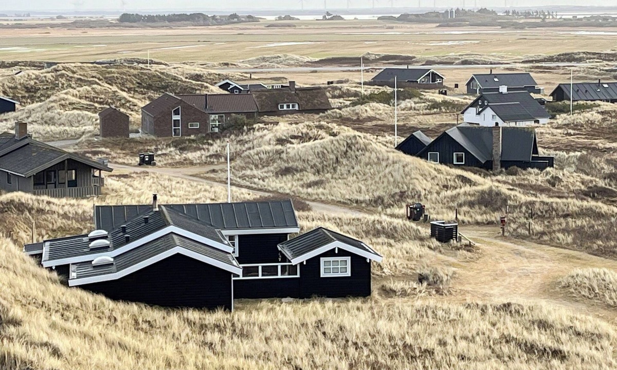 Houvig House | Bright house in dune row near the North Sea