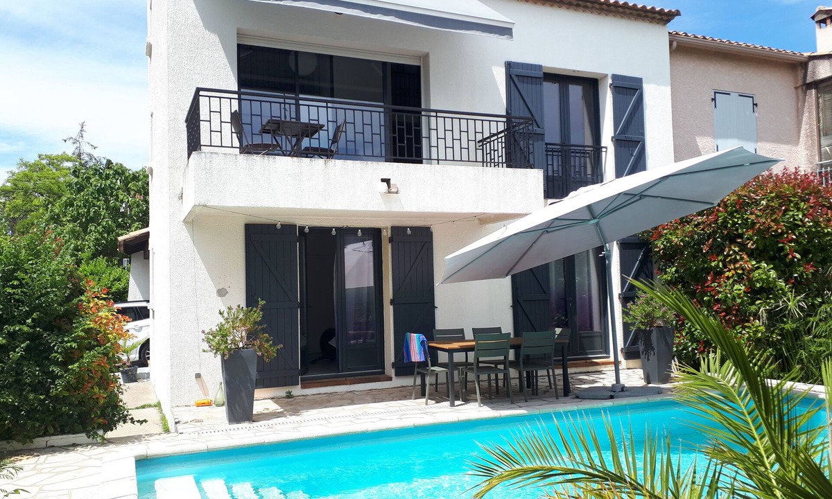 Les Aubes House | bright house with swimming pool