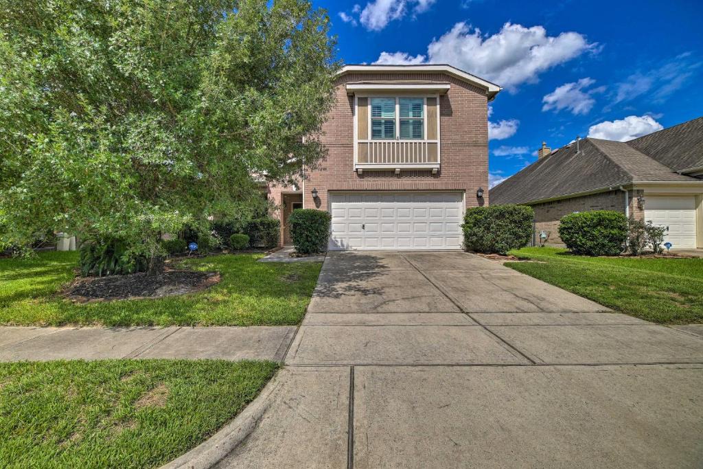 Humble House | Bright Humble Home with Patio and Charcoal Grill!