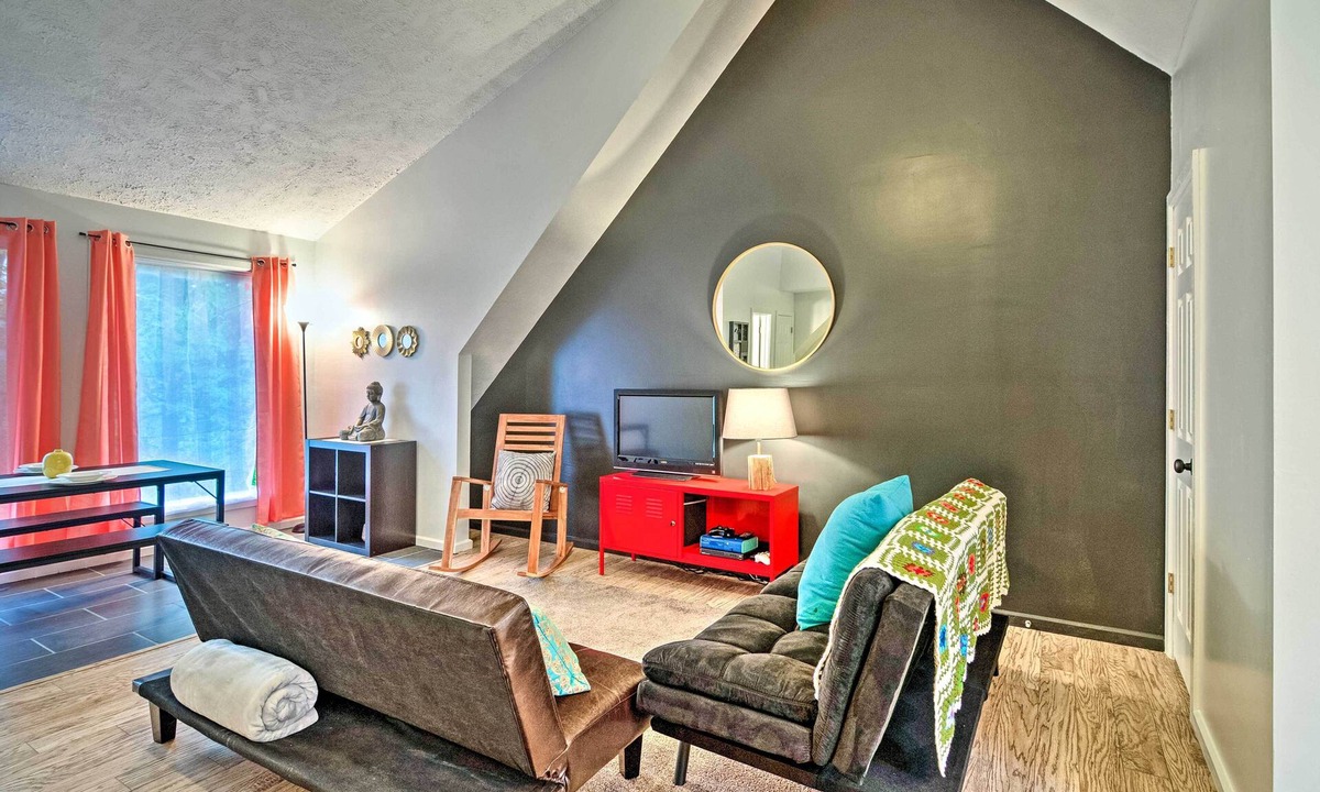Golden Apartment | Bright Lakeside Studio - Hike, Fish, and Bike!