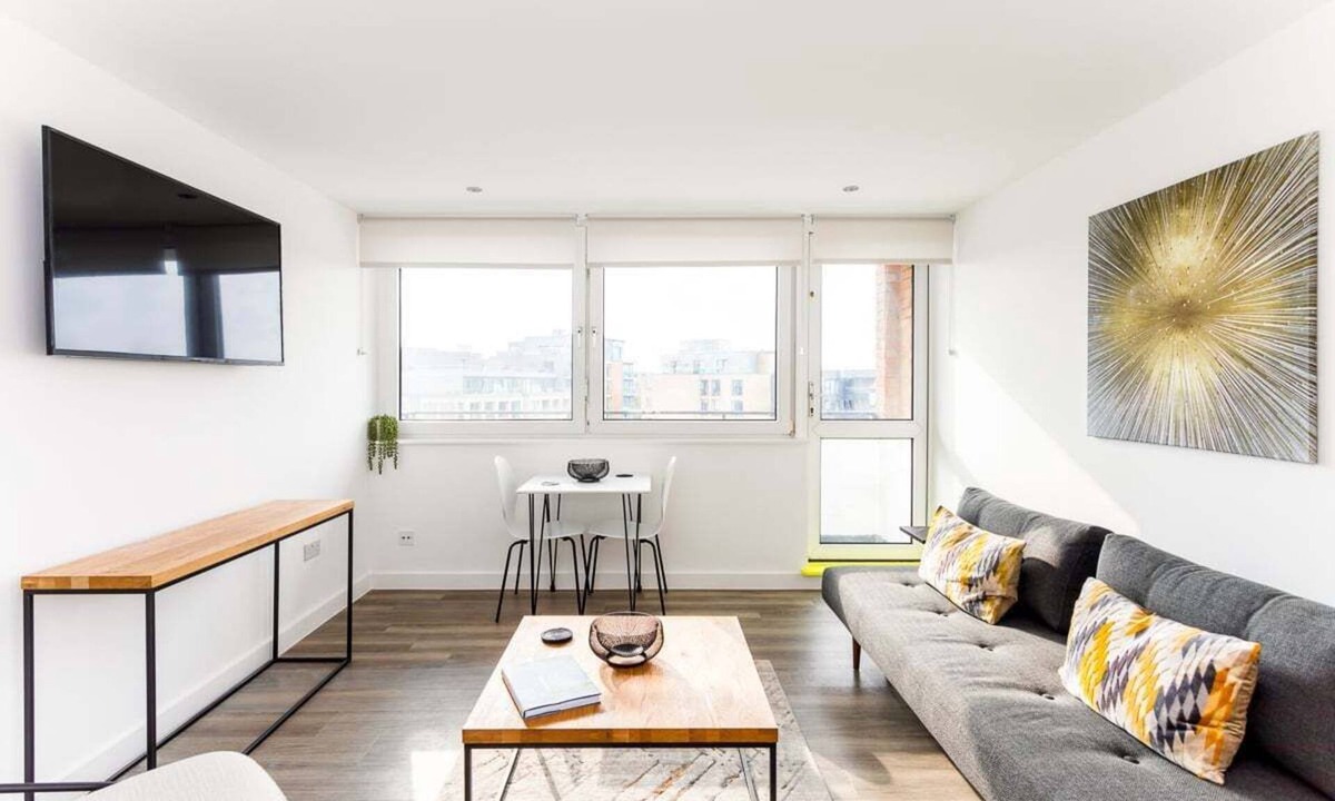 Elephant and Castle Apartment | Bright London Bridge Apartment