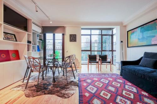 Jeronimos Apartment | Bright Luxurious - 1BD 2BTH - AtochaRetiro