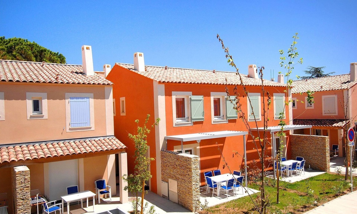 Aigues-Mortes House | Bright maisonette near a medieval town with a city wall