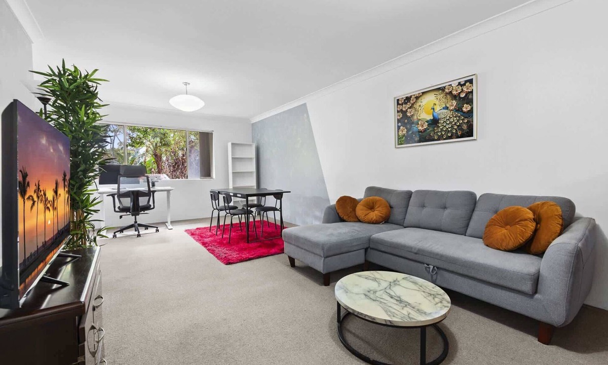 Marrickville Apartment | Bright Marrickville Flat with Balcony & Parking