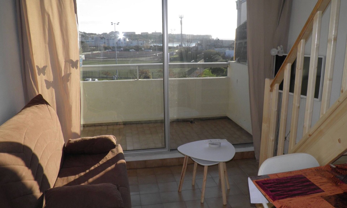 Sete Apartment | Bright mezzanine studio with parking 150m from beach, pets welcome