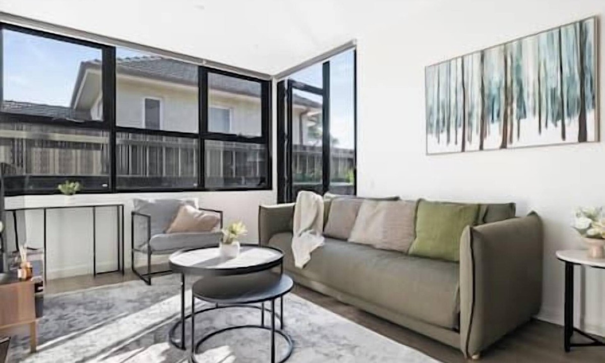 Malvern East Apartment | Bright & Modern 1BR Apt w/Balcony & Parking