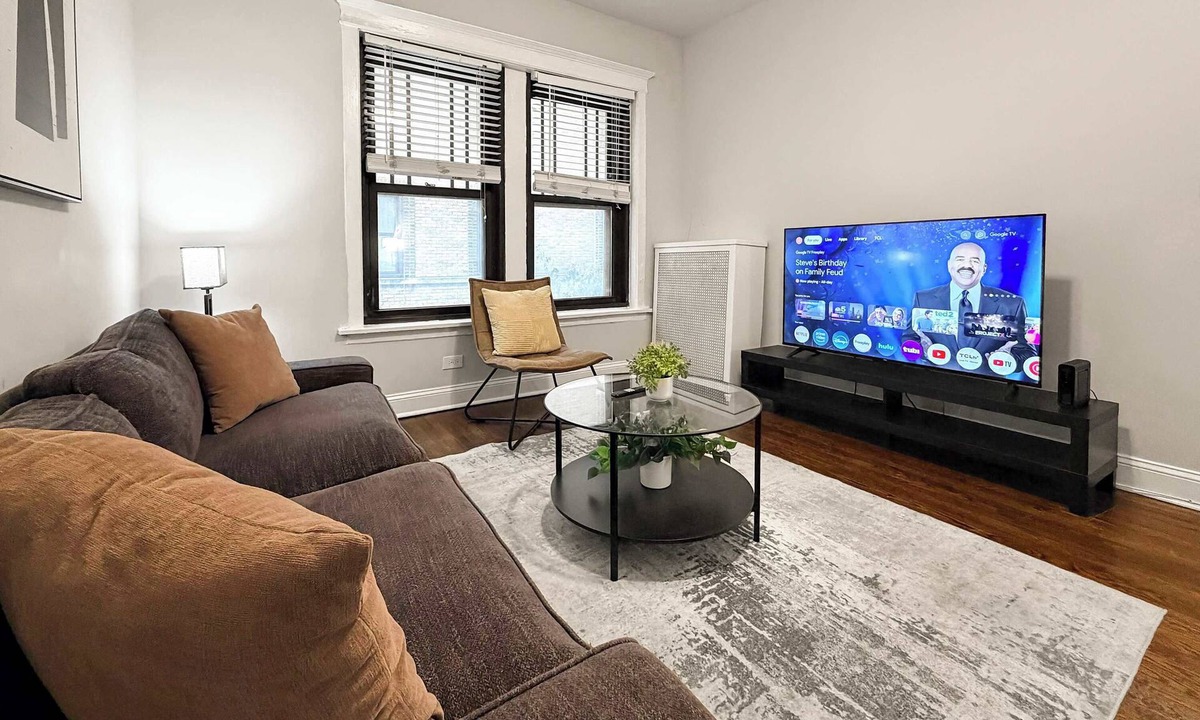Hyde Park Apartment | Bright & Modern 1BR in a Prime Area