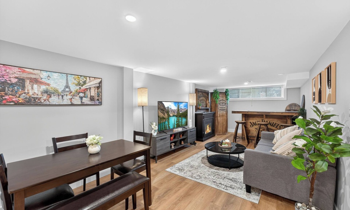 Kingston House | Bright & Modern 2BR Basement Suite w/Rustic Bar & Private Entrance