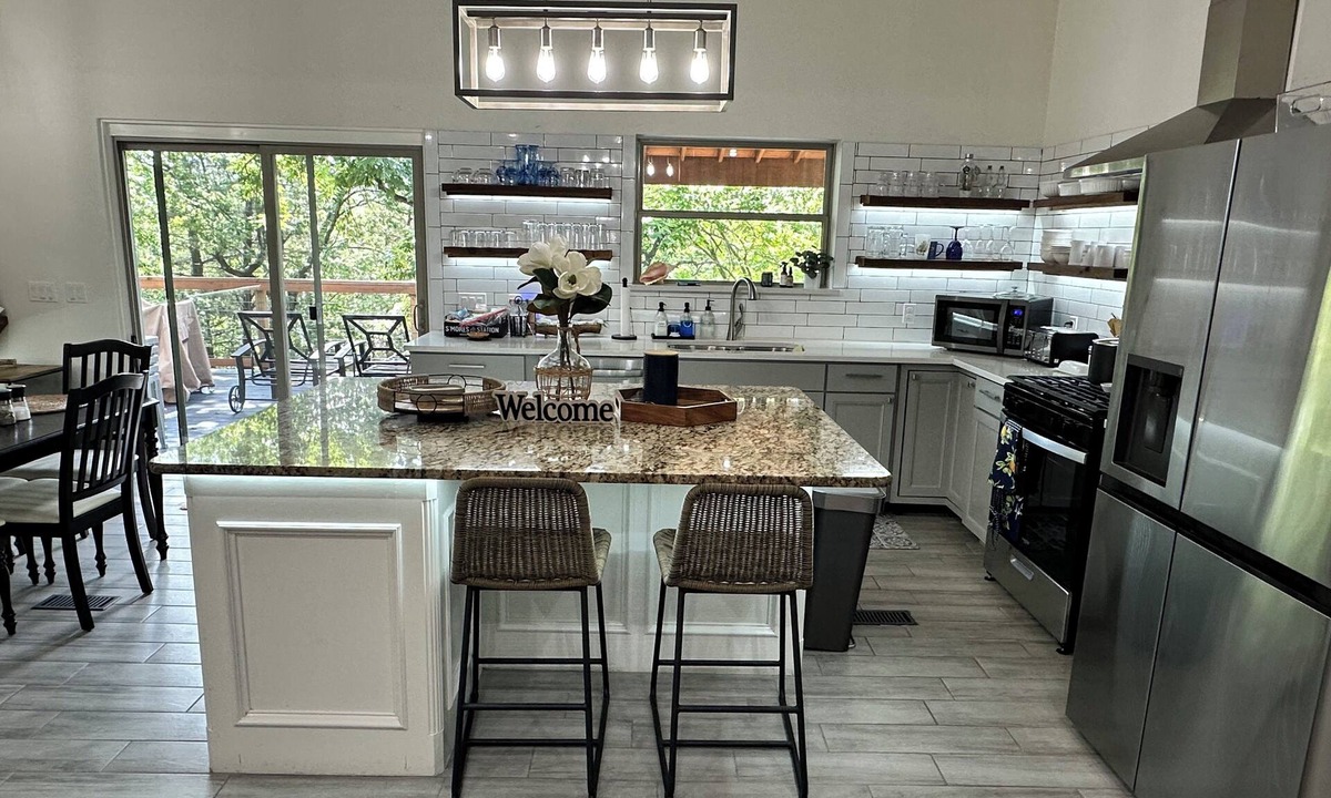 Park Hill House | Bright, modern, and comfortable home on Lake Tenkiller