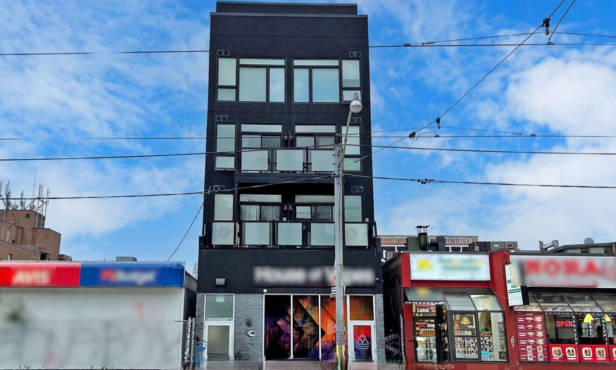 Grange Park Condo | Bright & Modern Downtown Condo with Balcony