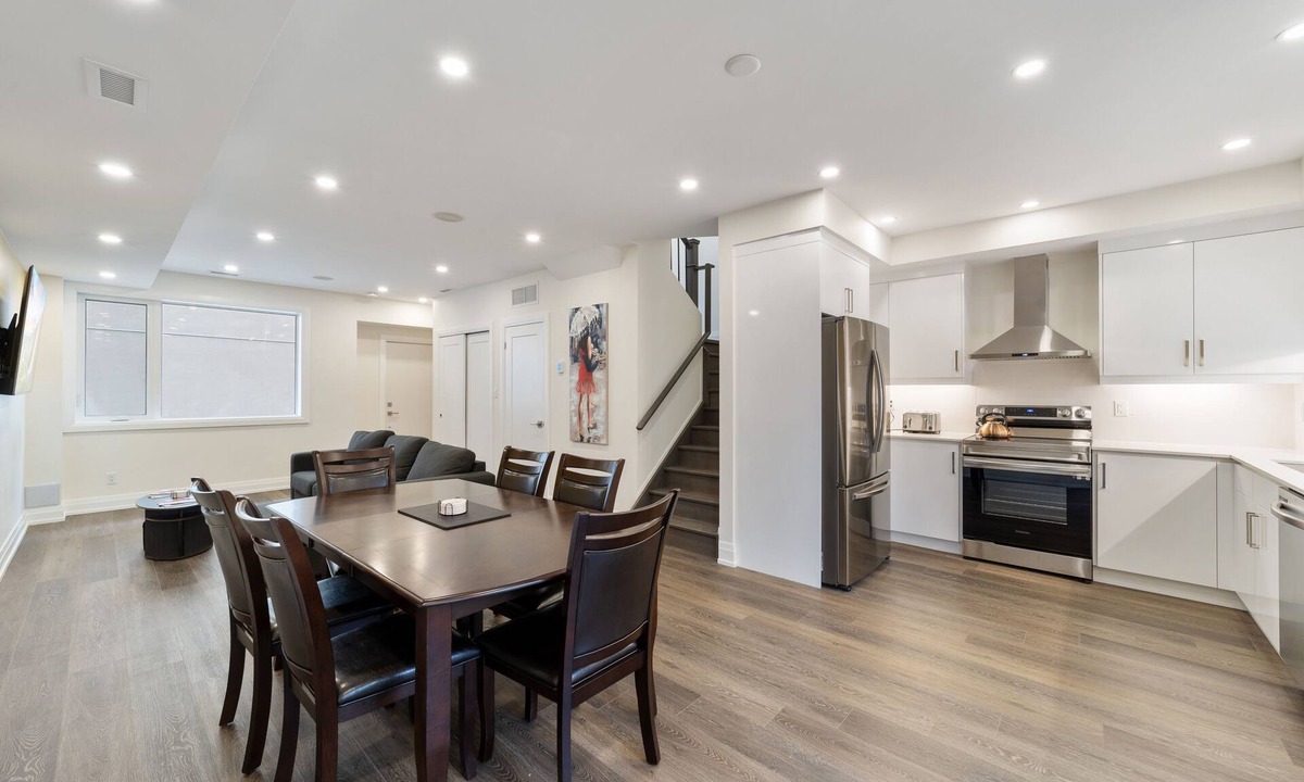 Seaton Village House | Bright Modern Private Oasis Whole Laneway 3BR 3BA