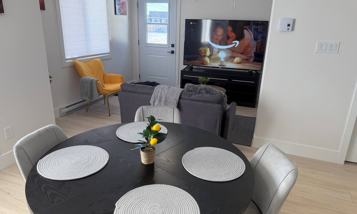 Terra Nova Apartment | Bright, Morden & Cozy 1 Bedroom Getaway