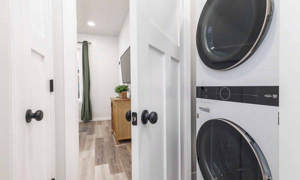 Dubuque House | Bright New 2BR House-Parking + Washer/Dryer