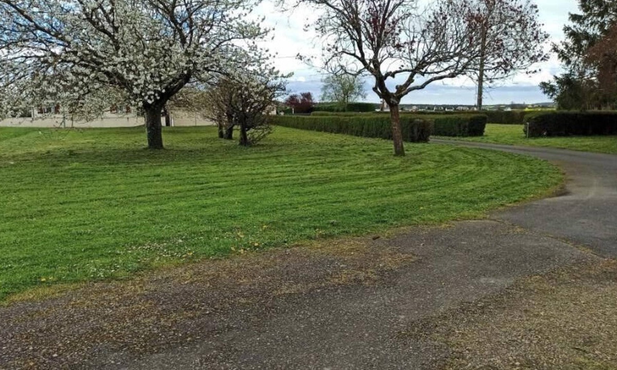 Neuvy-le-Roi House | Bright new apartment, pets welcome