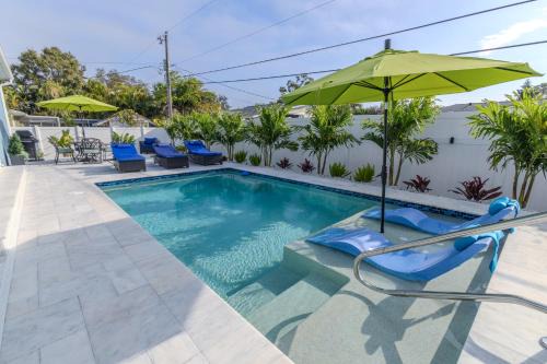 South Venice House | Bright New Home Family Oasis Near the Shore
