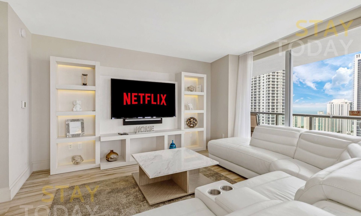 Hallandale Beach Condo | ★BRIGHT OCEAN VIEW CONDO! LUXURY 3BDR!