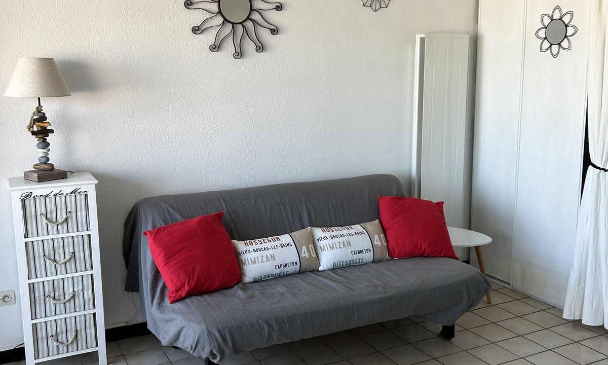 Mimizan-Plage Apartment | Bright oceanfront studio