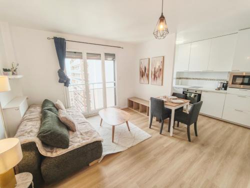 Quartier Sainte-Marguerite Apartment | Bright Paris Apt Bastille Nation for 3 Guests