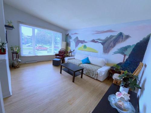 Brossard House | Bright Private Room near Montreal Fast WiFi