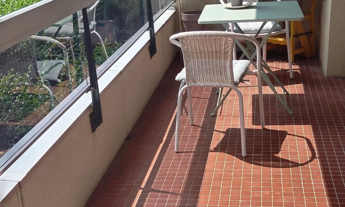 Montessuy Apartment | Bright, quiet, cosy studio overlooking park