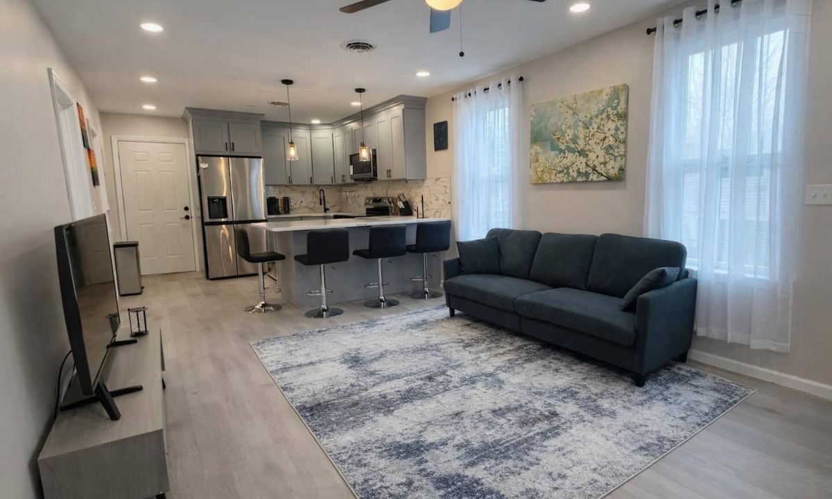 Watervliet Apartment | Bright Renovated 3BR Apartment w Private Entrance
