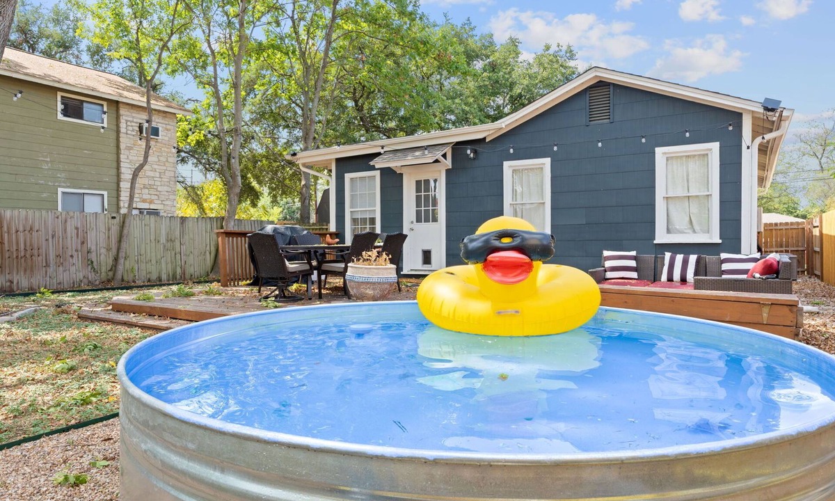 Brentwood House | Bright Renovated ATX Home w/Yard + Cowboy Pool
