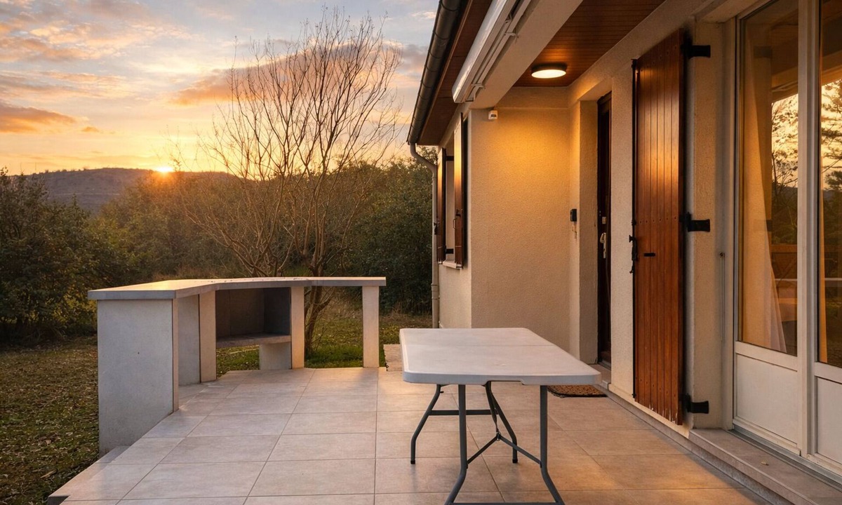Les Assions House | Bright renovated house | garage | exterior