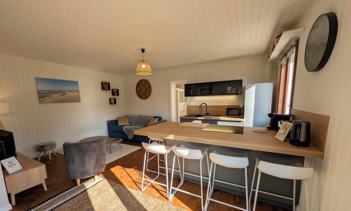 Saint-Vincent-sur-Jard House | Bright Seaside Home with Private Garden