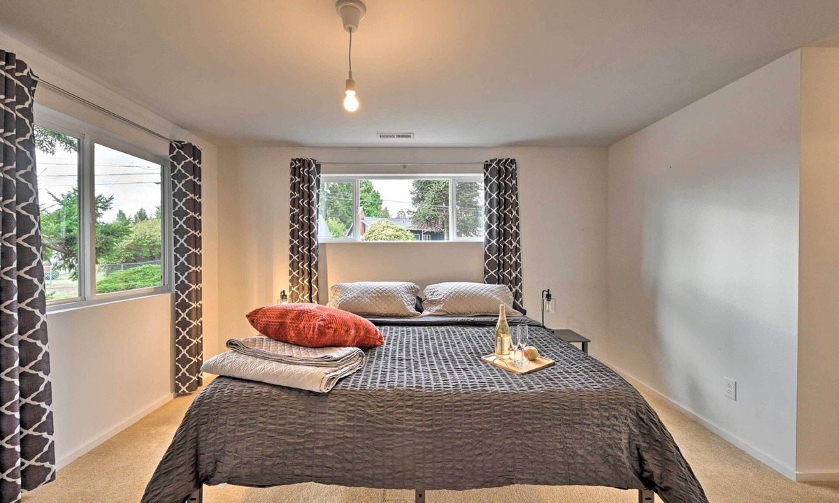 Highline Cottage | Bright Seattle Cottage w/Private Backyard Access!