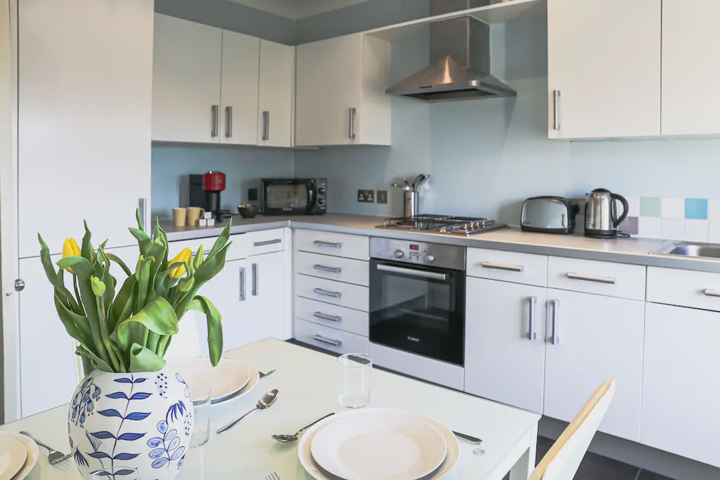 Askew Apartment | Bright Shepherds Bush Apartment