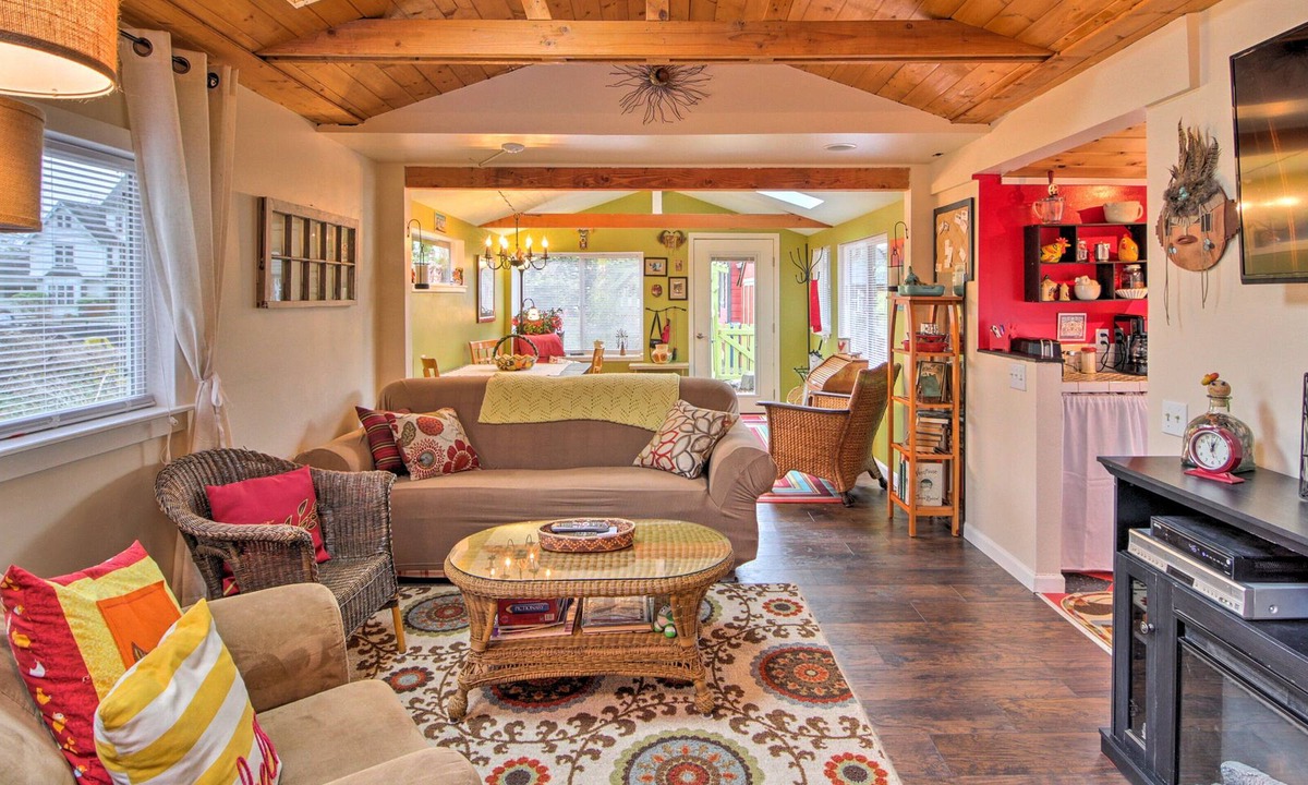 Snohomish Apartment | Bright Snohomish Studio Steps to Centennial Trail!