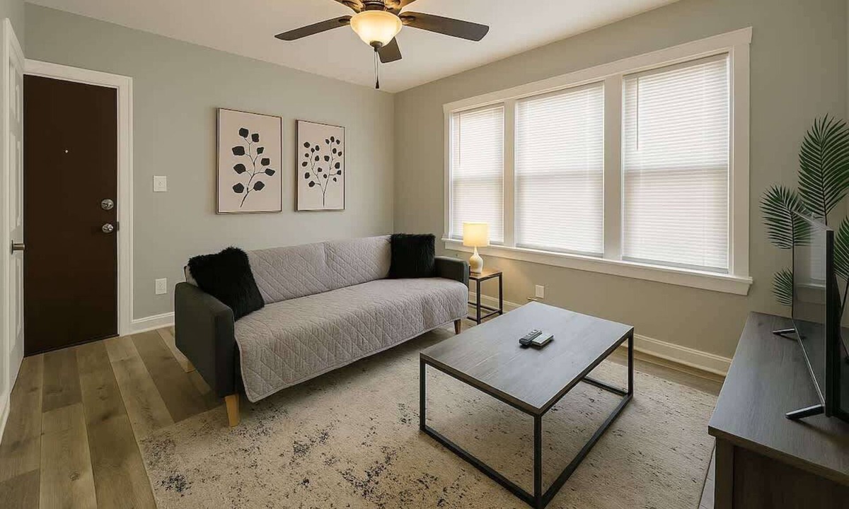 Old Irving Park Apartment | Bright Spaced 3BR Furnished Stay