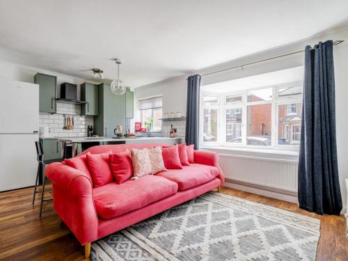 Guildford Apartment | Bright spacious 1Bed w parking - Pass the Keys