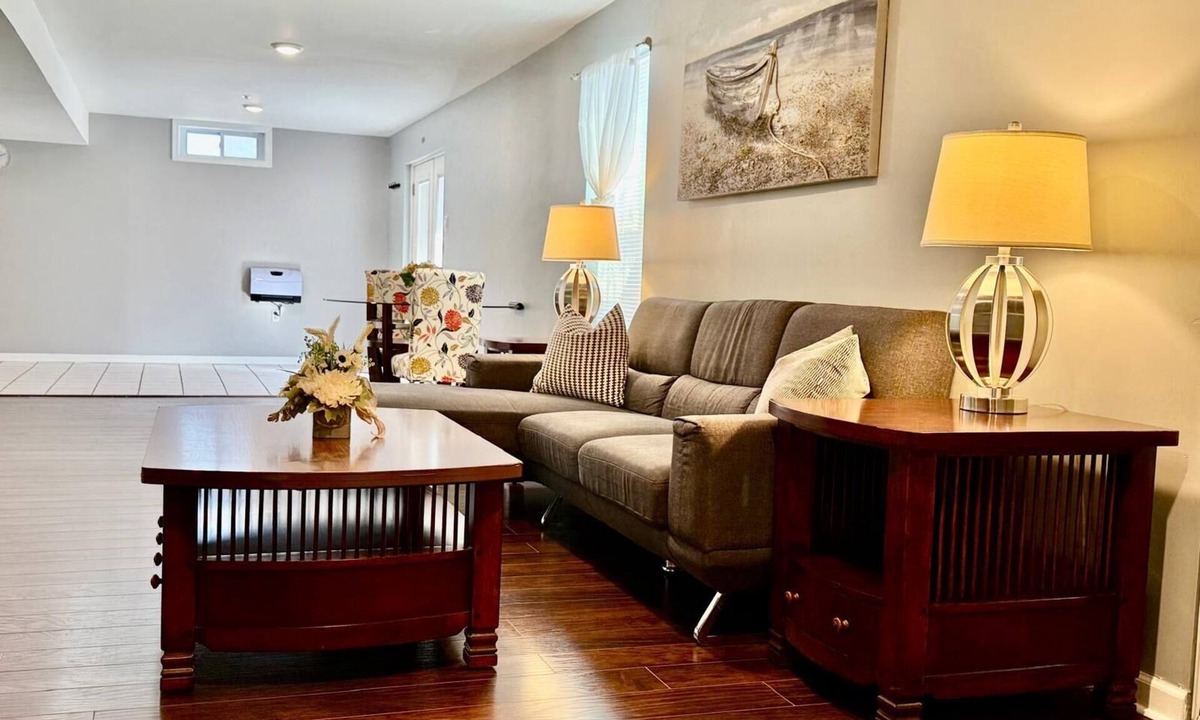 Bowie House | Bright & Spacious 1BR Retreat